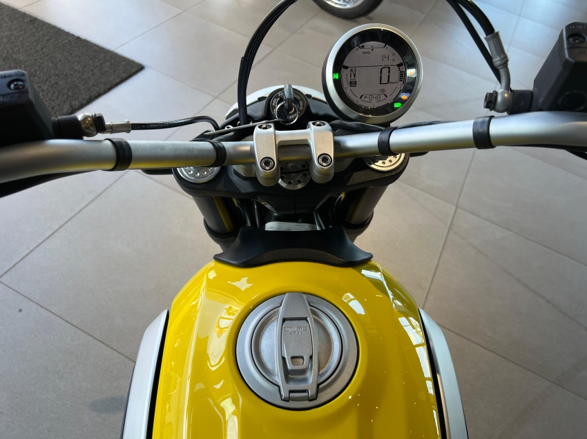 ducati scrambler icon 800 cc.