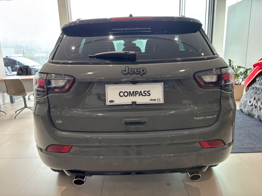 jeep compass 2.0 hurricane 4 turbo gasolina blackhawk at9 4p automatico 2025