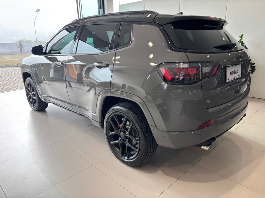 jeep compass 2.0 hurricane 4 turbo gasolina blackhawk at9 4p automatico 2025
