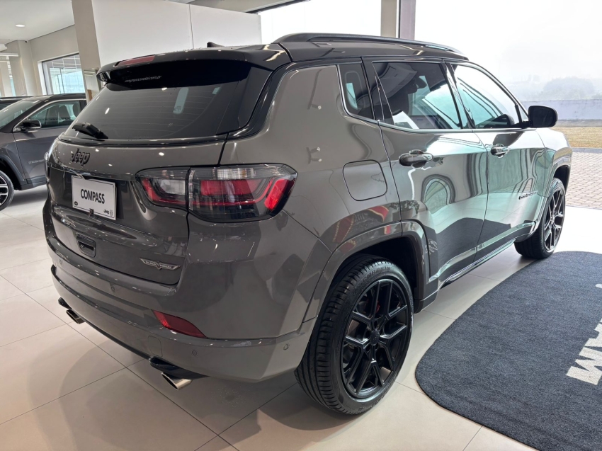 jeep compass 2.0 hurricane 4 turbo gasolina blackhawk at9 4p automatico 2025