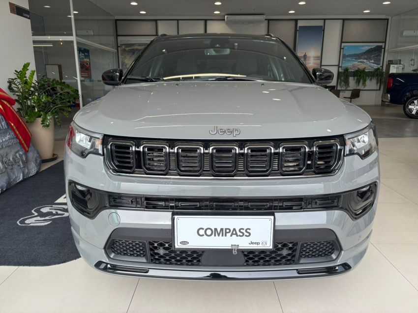 jeep compass 2.0 hurricane 4 turbo gasolina blackhawk at9 4p automatico 2025