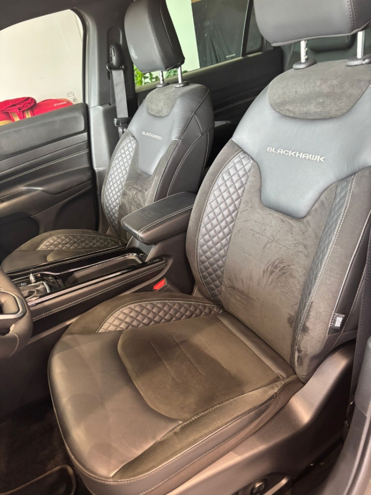 jeep commander 2.0 hurricane 4 turbo gasolina blackhawk at9 4p automatico 2025