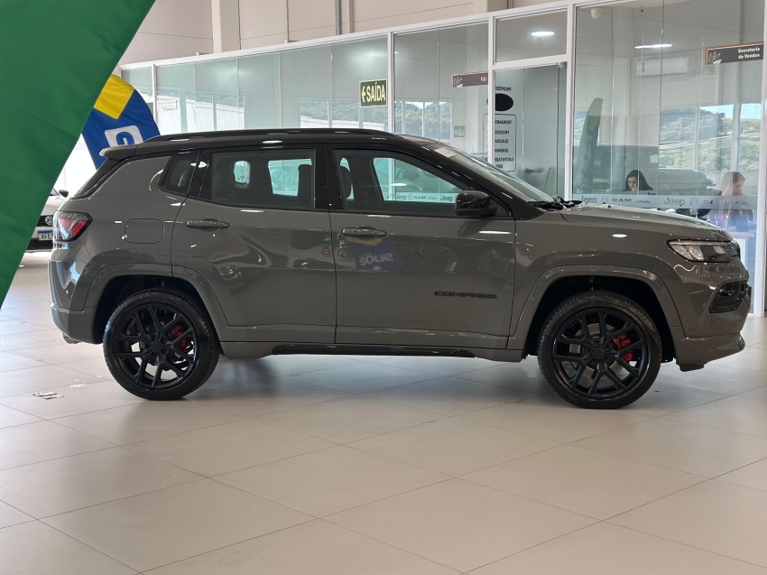 jeep compass 2.0 hurricane 4 turbo gasolina blackhawk at9 1.9 5p automatico 2025