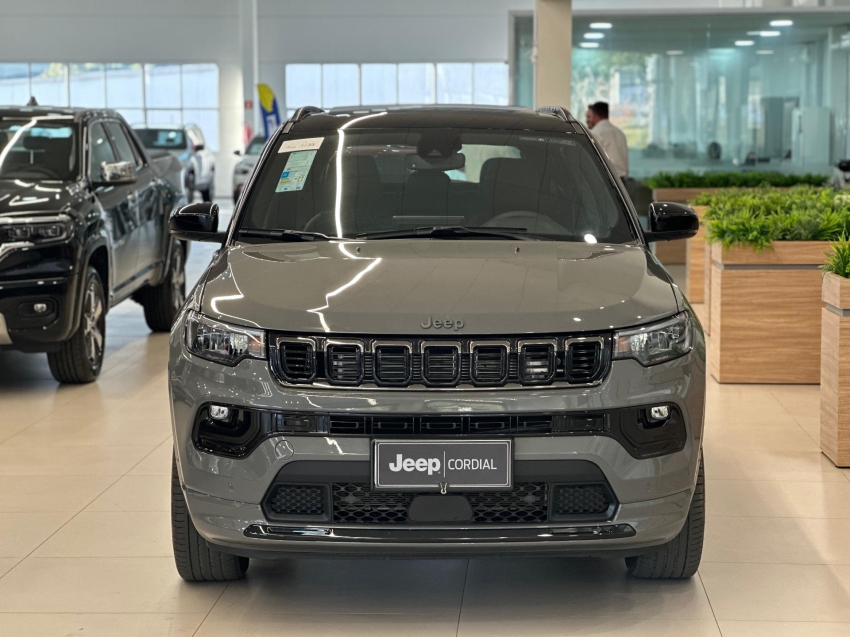 jeep compass 2.0 hurricane 4 turbo gasolina blackhawk at9 1.9 5p automatico 2025