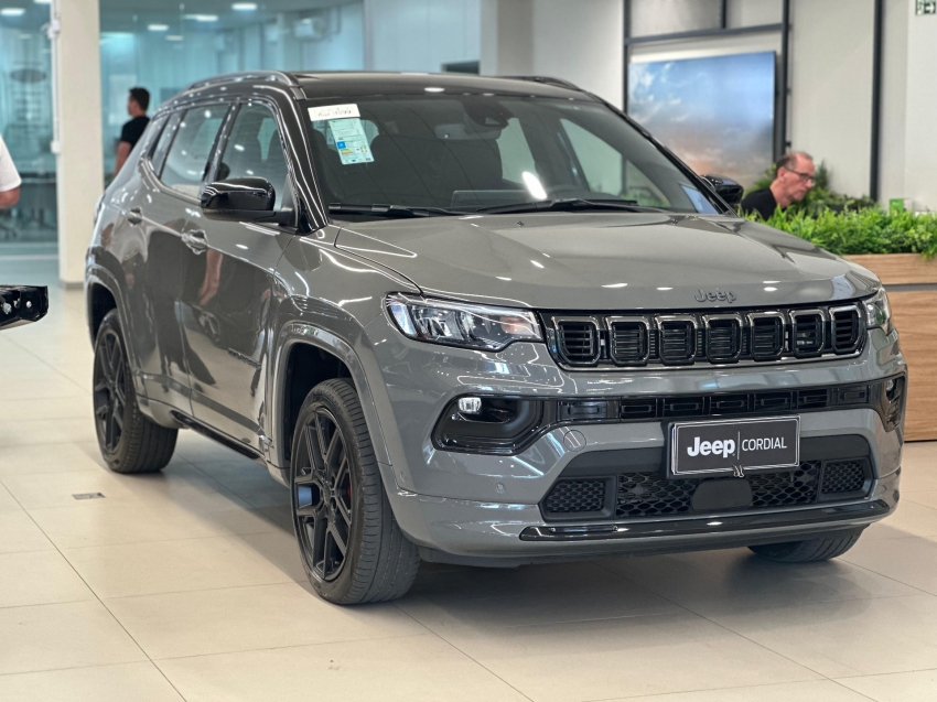 jeep compass 2.0 hurricane 4 turbo gasolina blackhawk at9 1.9 5p automatico 2025