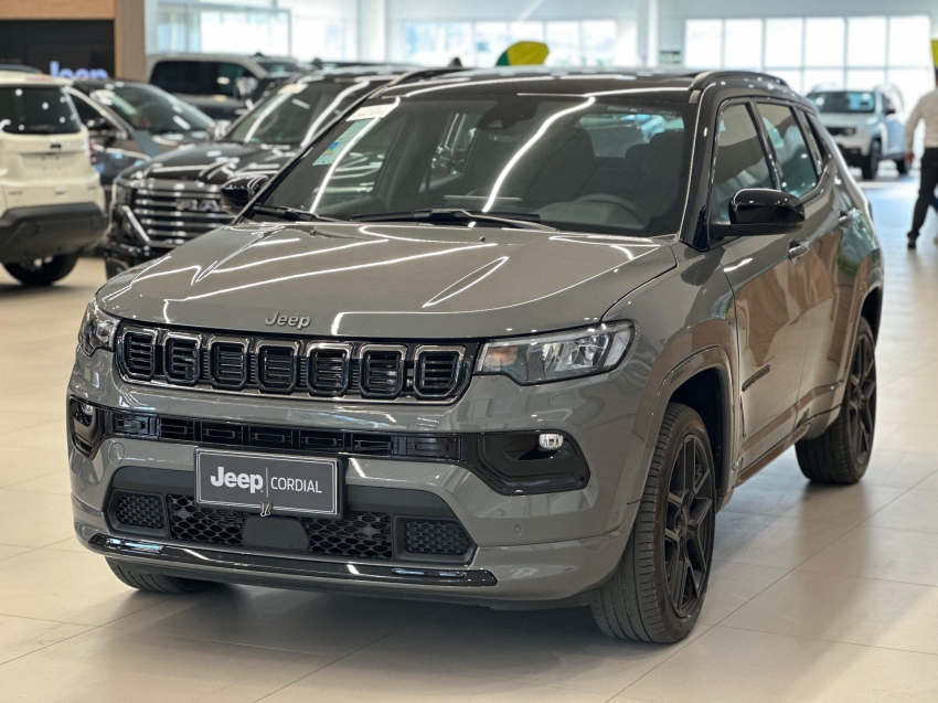 jeep compass 2.0 hurricane 4 turbo gasolina blackhawk at9 1.9 5p automatico 2025