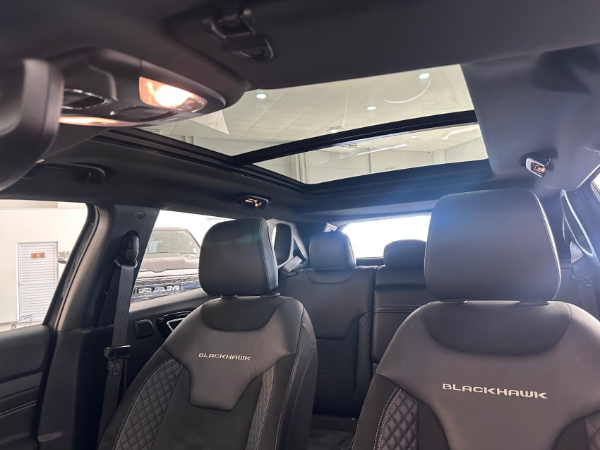 jeep compass 2.0 hurricane 4 turbo gasolina blackhawk at9 1.9 5p automatico 2025