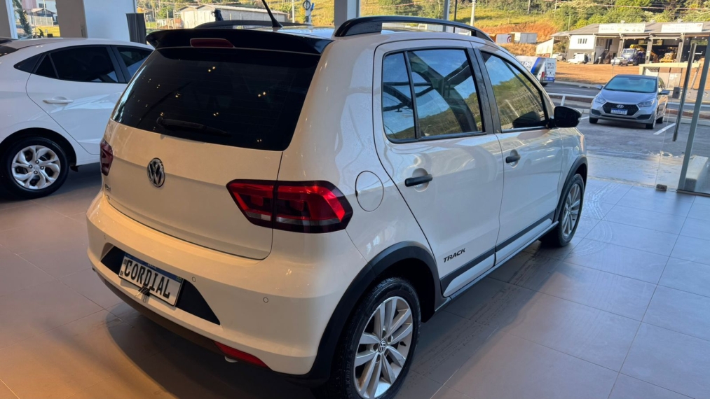 volkswagen fox 1.0 mpi track 12v flex 4p manual 2017