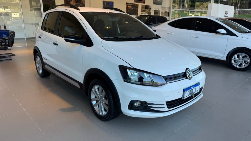 volkswagen fox 1.0 mpi track 12v flex 4p manual 2017