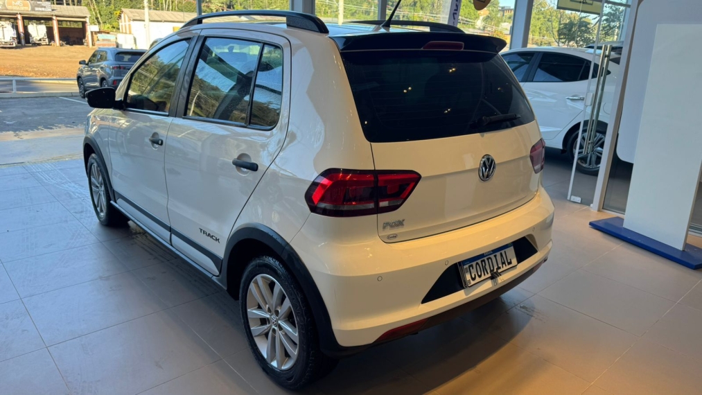 volkswagen fox 1.0 mpi track 12v flex 4p manual 2017