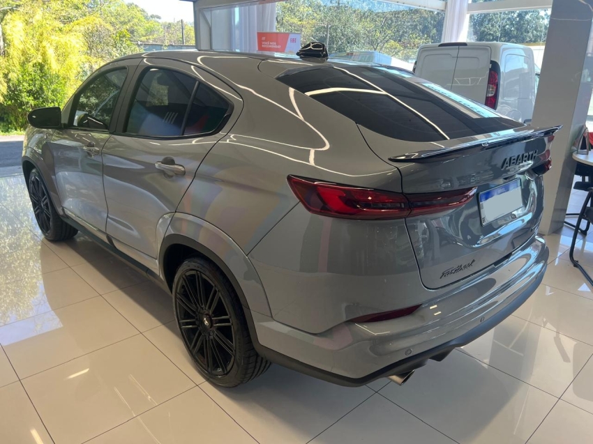 fiat fastback 1.3 turbo 270 flex abarth at6 5p automatico 2026