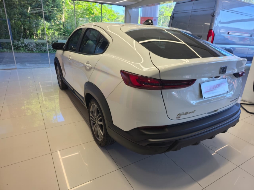 fiat fastback 1.0 turbo 200 flex cvt 4p automatico 2024