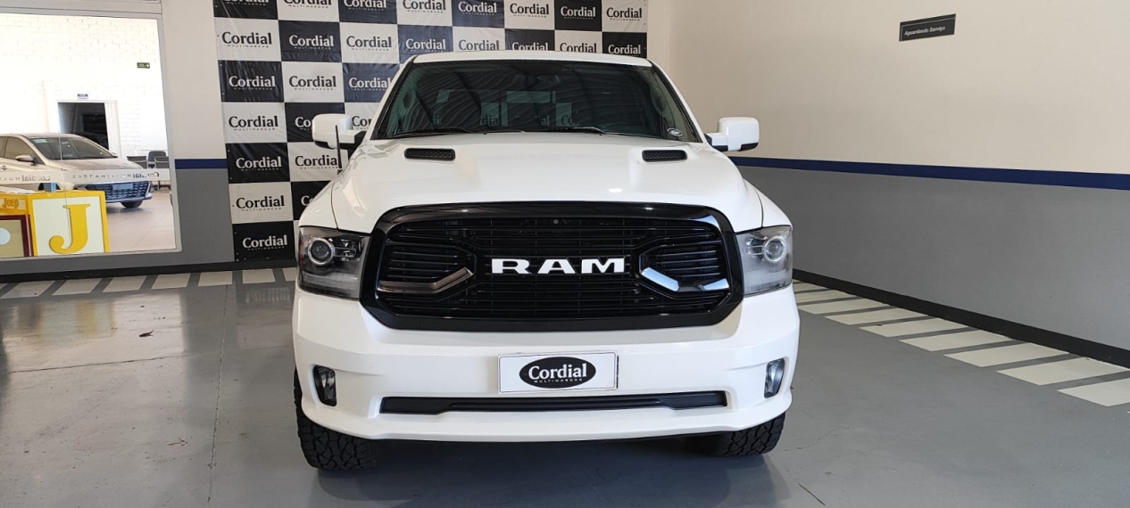 ram classic 5.7 v8 gasolina laramie night edition cd 4x4 automatico flex 4p 2022