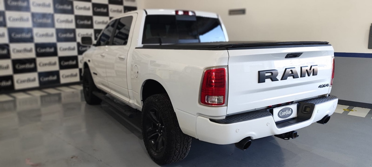 ram classic 5.7 v8 gasolina laramie night edition cd 4x4 automatico flex 4p 2022