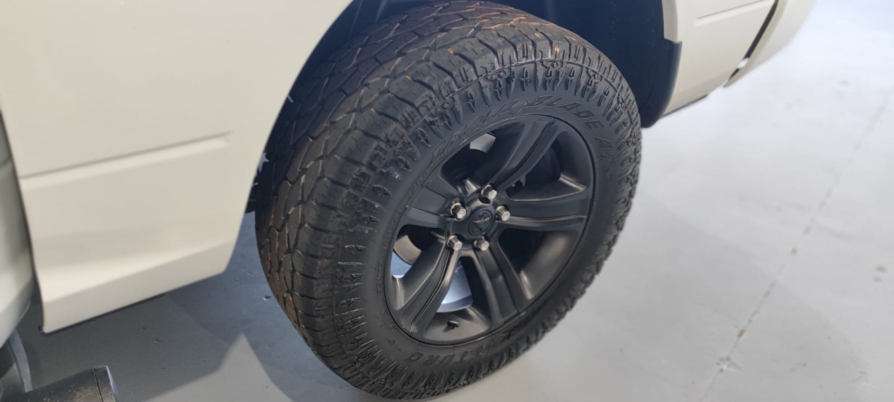 ram classic 5.7 v8 gasolina laramie night edition cd 4x4 automatico flex 4p 2022