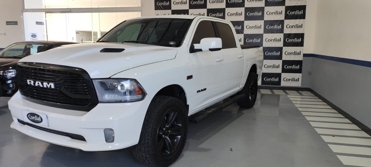 ram classic 5.7 v8 gasolina laramie night edition cd 4x4 automatico flex 4p 2022