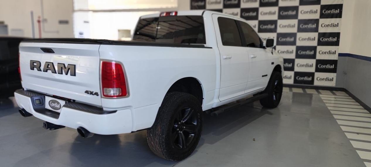 ram classic 5.7 v8 gasolina laramie night edition cd 4x4 automatico flex 4p 2022