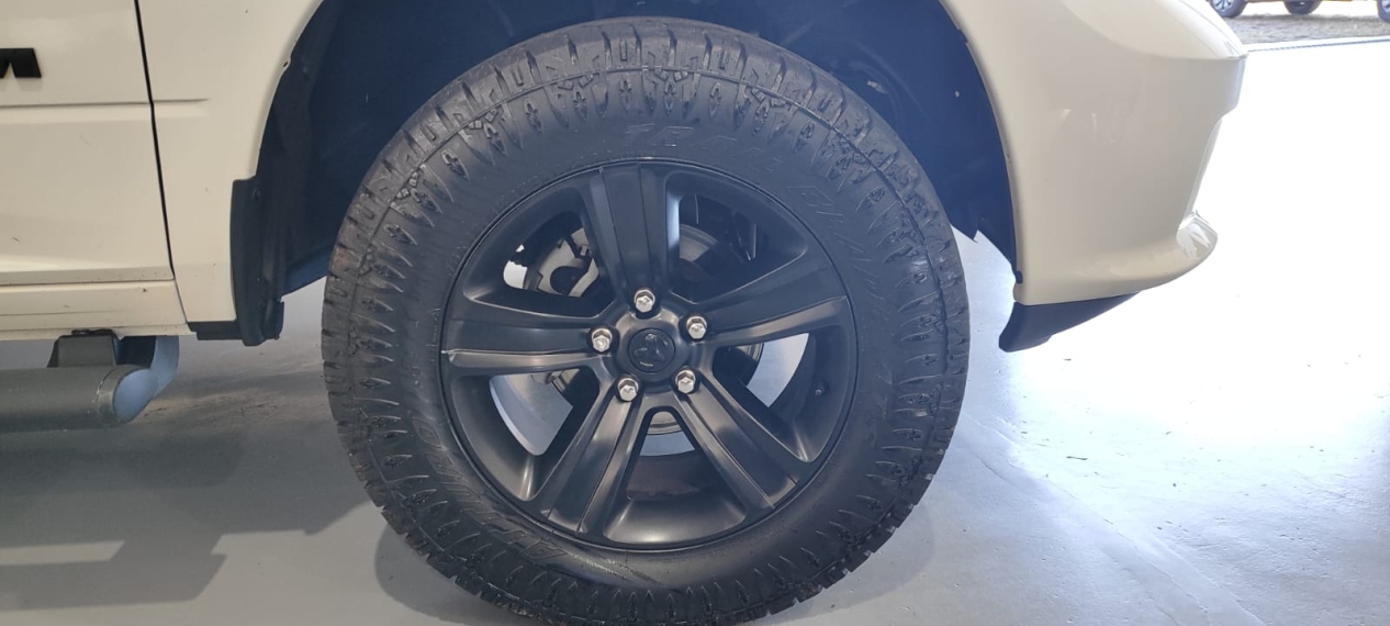 ram classic 5.7 v8 gasolina laramie night edition cd 4x4 automatico flex 4p 2022