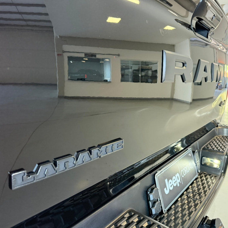 ram 1500 3.0 hurricane 6 biturbo gasolina laramie night edition cd 4x4 automatico 4p 2025