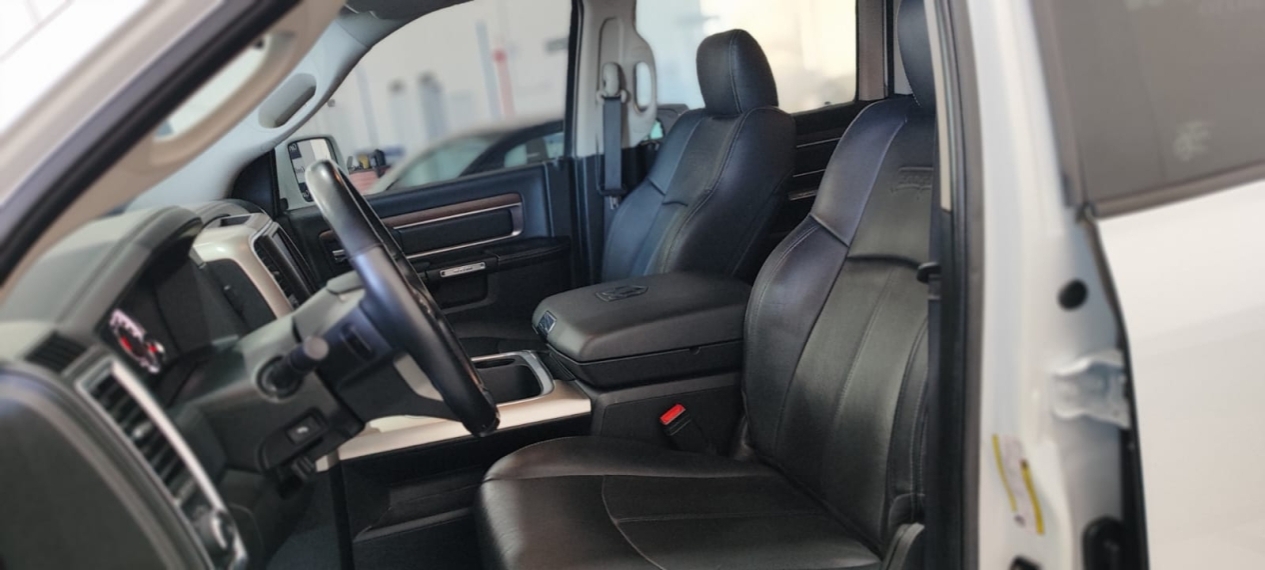 ram classic 5.7 v8 gasolina laramie night edition cd 4x4 automatico 4p 202212