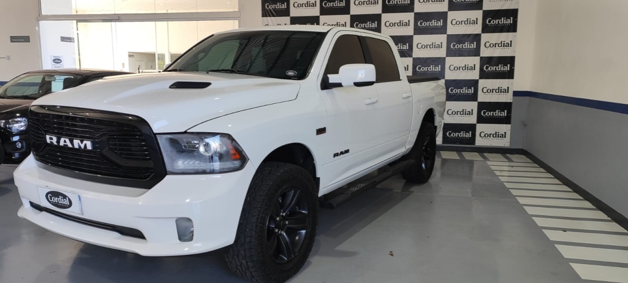 ram classic 5.7 v8 gasolina laramie night edition cd 4x4 automatico 4p 2022