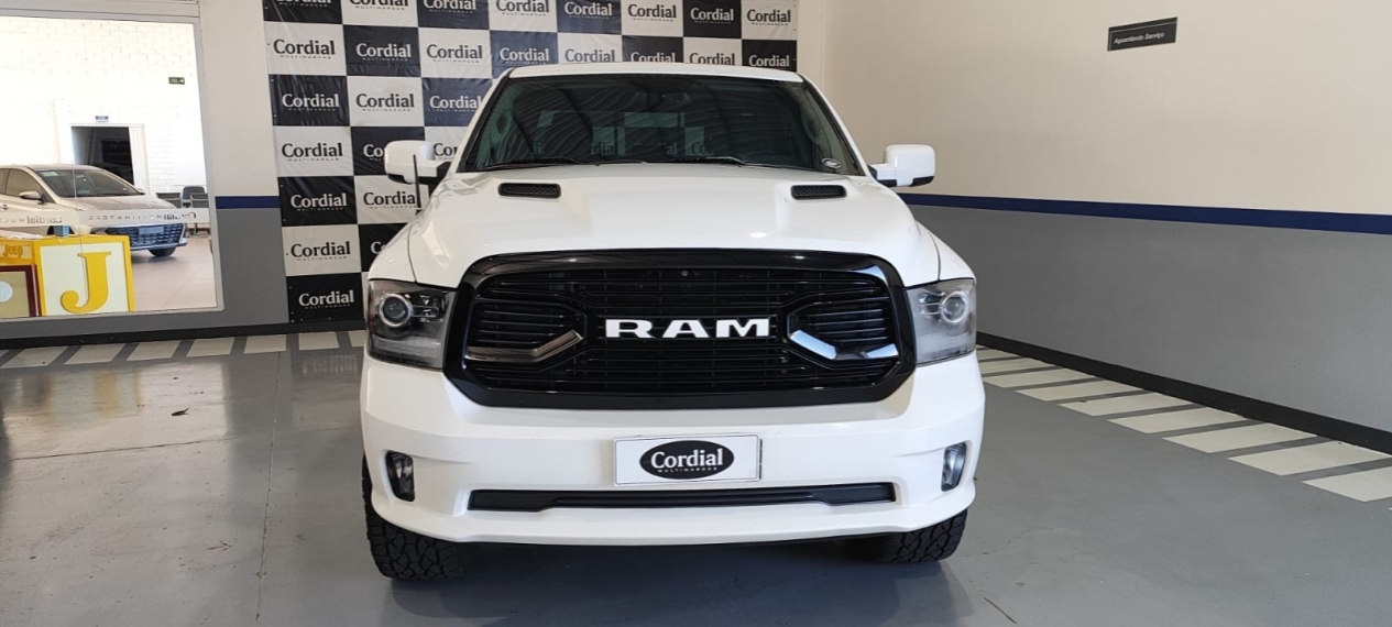ram classic 5.7 v8 gasolina laramie night edition cd 4x4 automatico 4p 20224