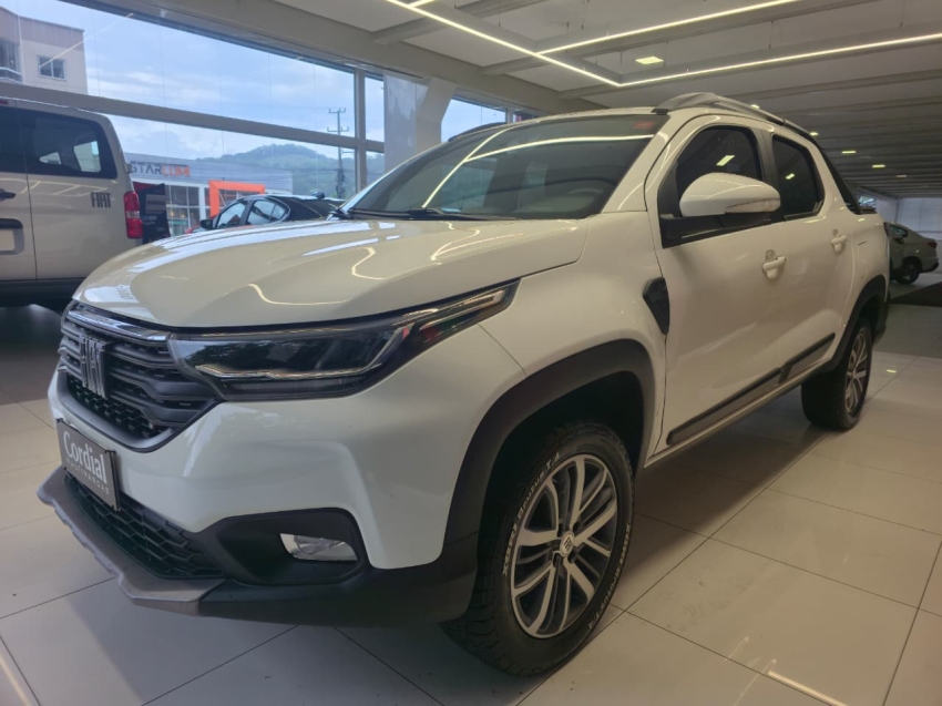 fiat strada 1.3 firefly flex volcano cd cvt 4p automatico 2023