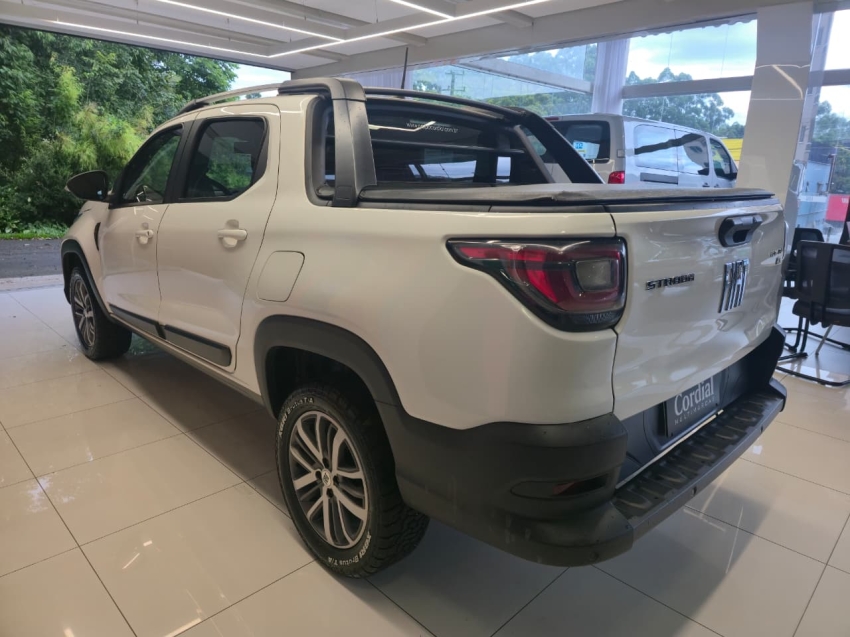 fiat strada 1.3 firefly flex volcano cd cvt 4p automatico 20233