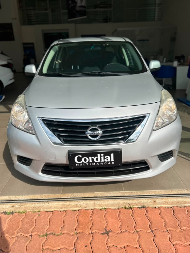 nissan versa 1.6 16v flex sv 4p manual automatico 20142