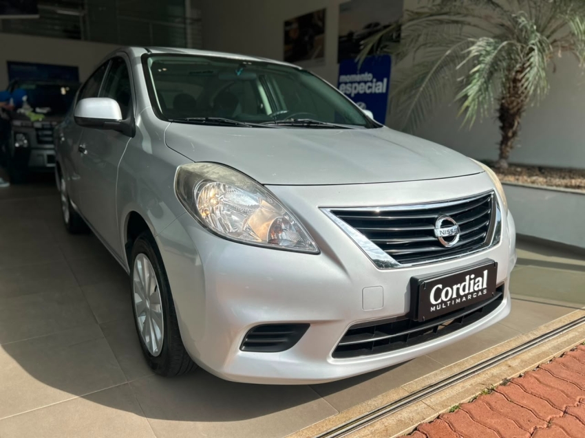 nissan versa 1.6 16v flex sv 4p manual automatico 20141