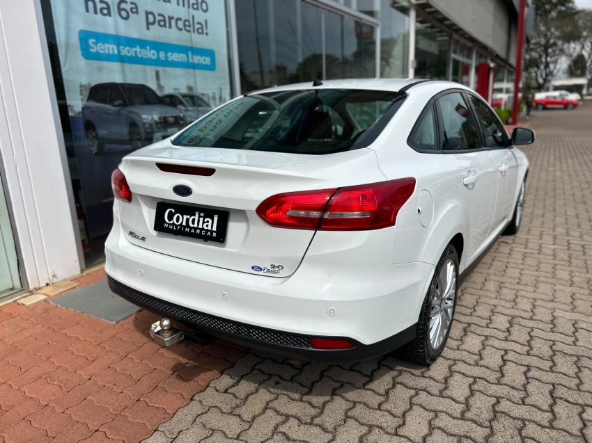 ford focus 2.0 se sedan 16v flex 4p powershift automatico 20164