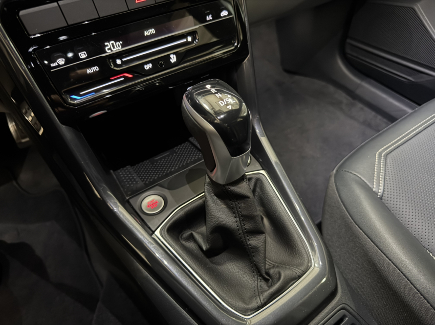 volkswagen t-cross highline.
