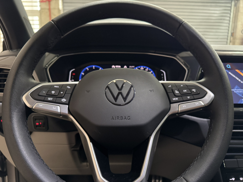 volkswagen t-cross highline.