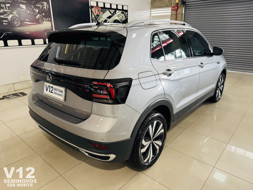 volkswagen t-cross highline.