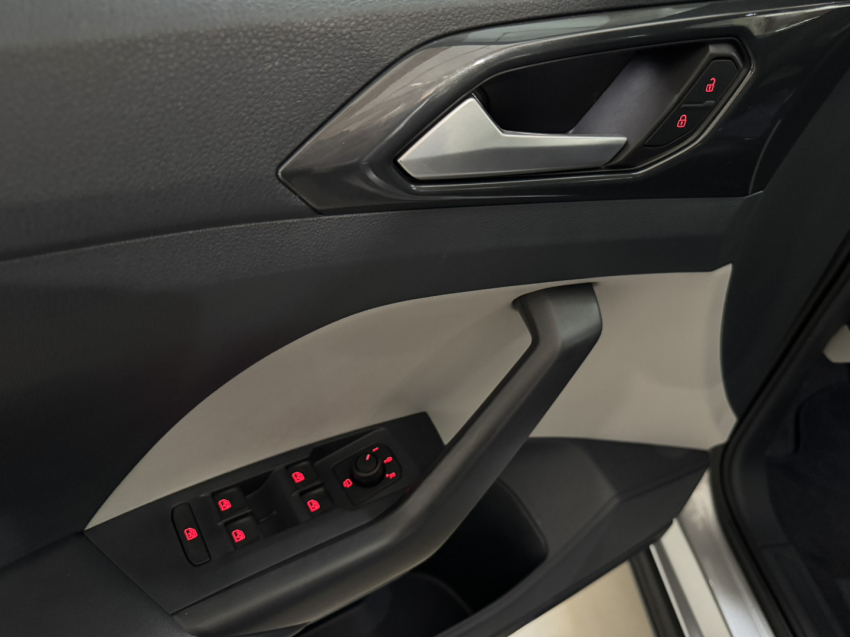 volkswagen t-cross highline.