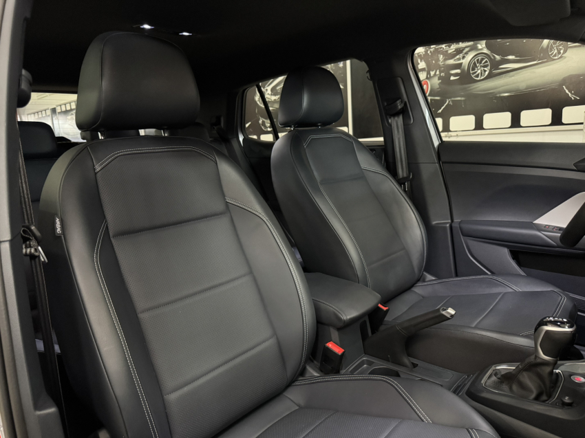 volkswagen t-cross highline.