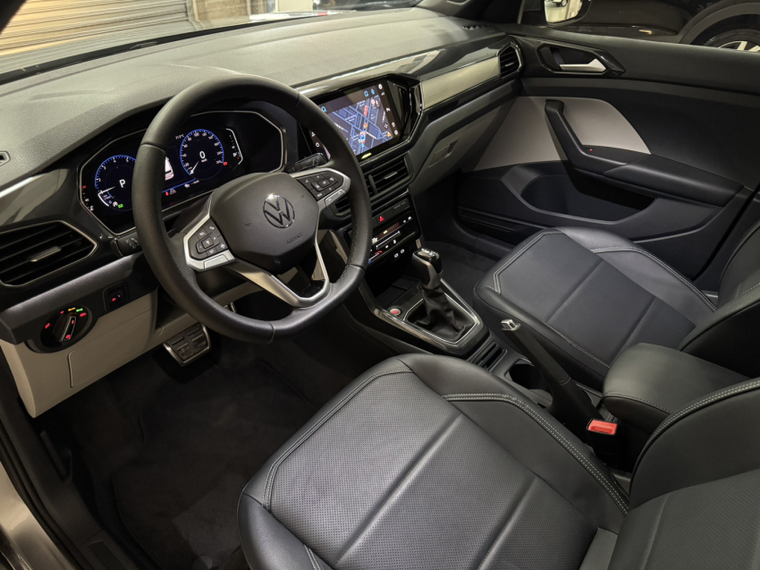volkswagen t-cross highline.