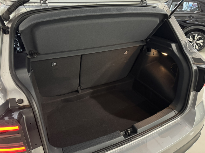 volkswagen t-cross highline.
