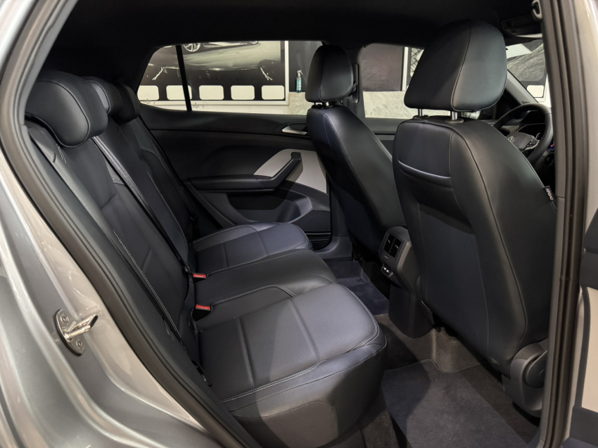 volkswagen t-cross highline.