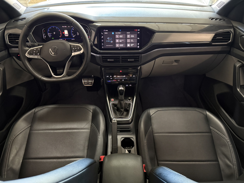 volkswagen t-cross highline.