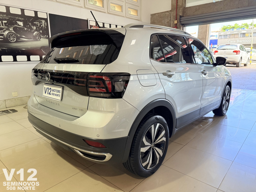 volkswagen t-cross highline.