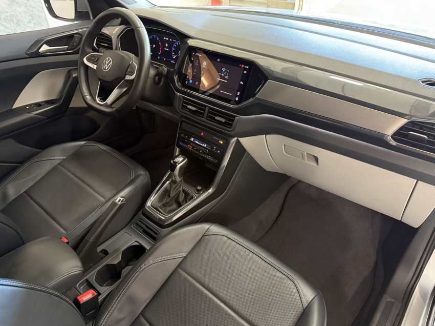 volkswagen t-cross highline.