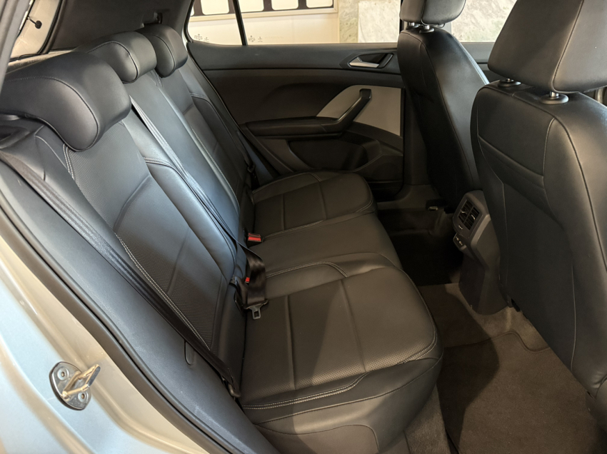 volkswagen t-cross highline.
