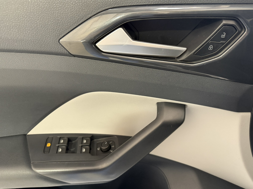 volkswagen t-cross highline.