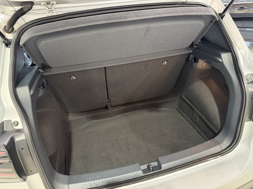 volkswagen t-cross highline.