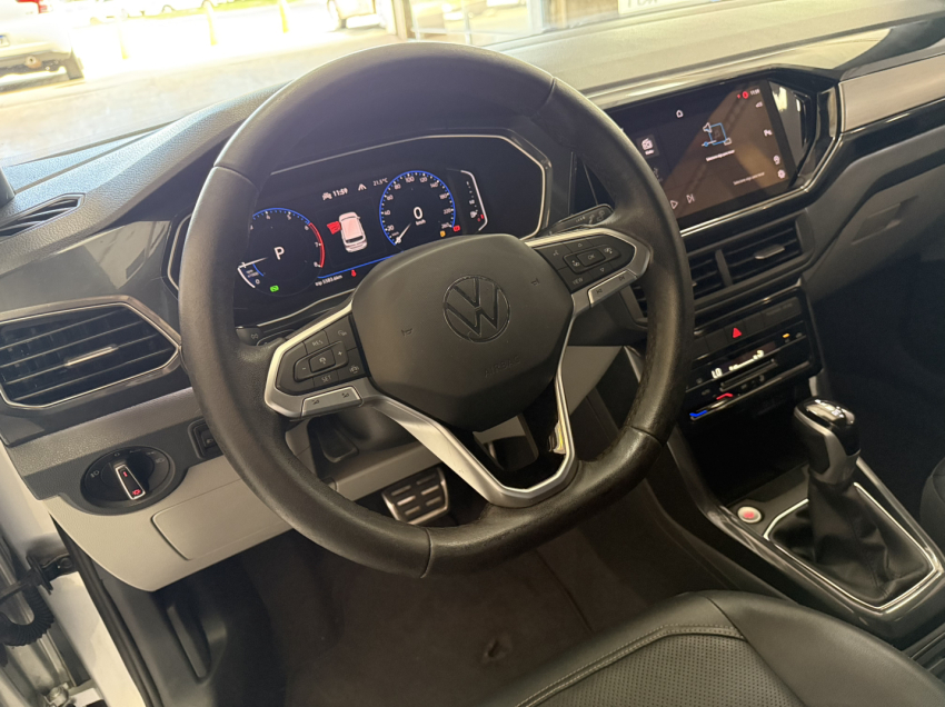 volkswagen t-cross highline.