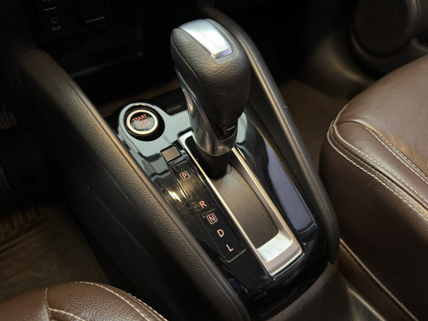 nissan kicks sv