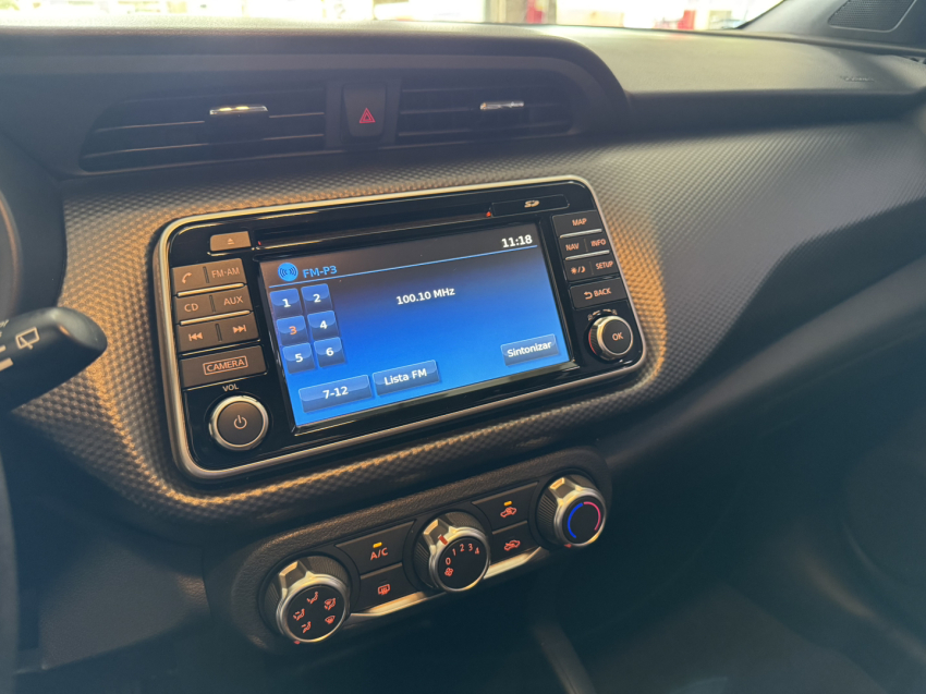 nissan kicks sv