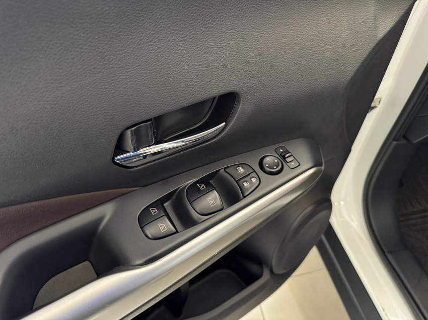 nissan kicks sv