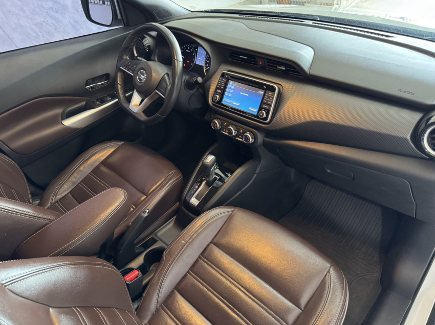 nissan kicks sv